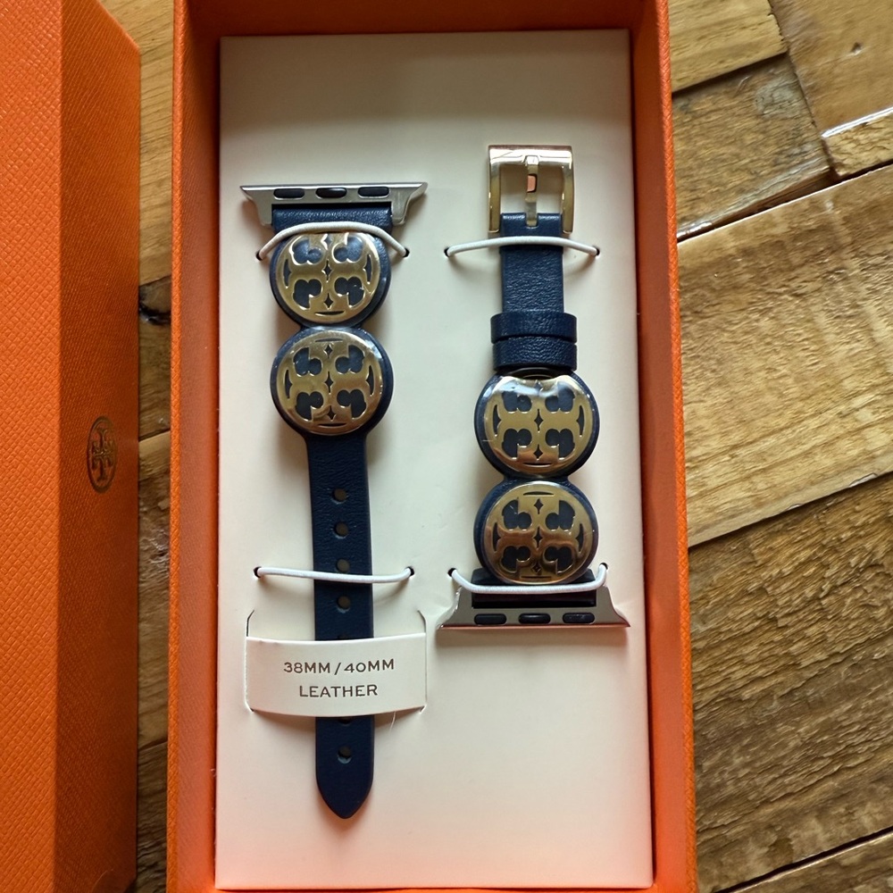 Tory Burch Miller Leather Apple Watch Band in Navy leather. Brand new in box.